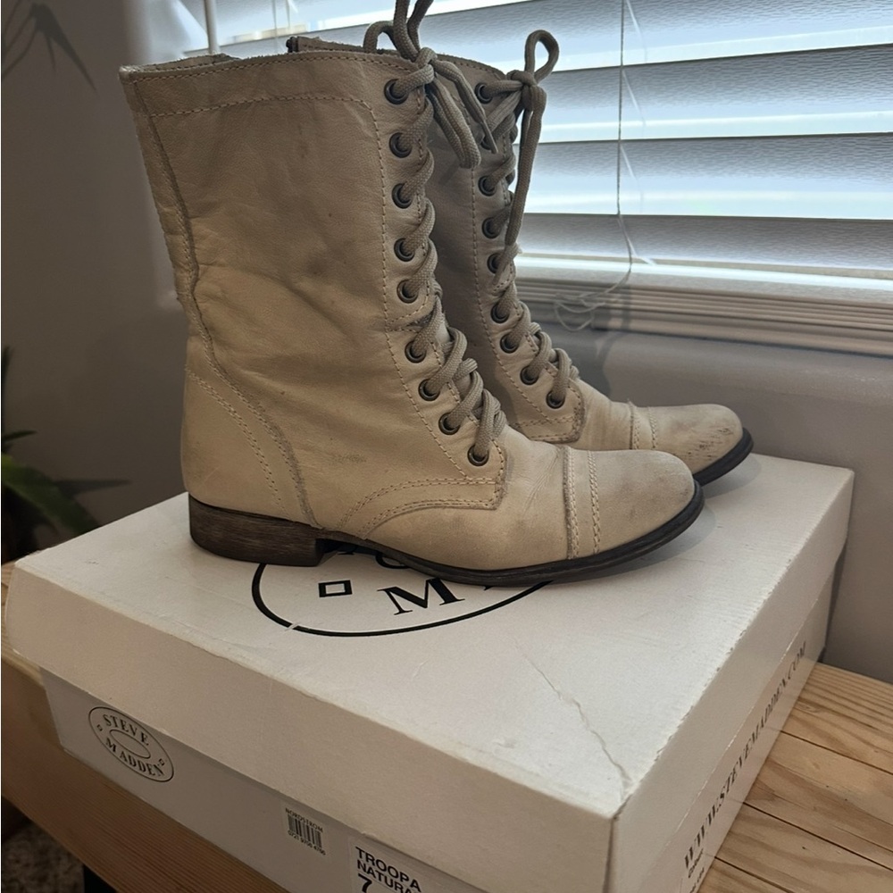 Steve Madden Women's Cream Lace-Up Boots